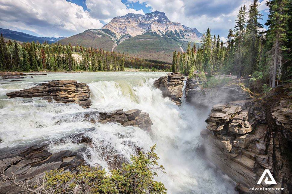 powerful athabasca falls powerful athabasca falls in canada